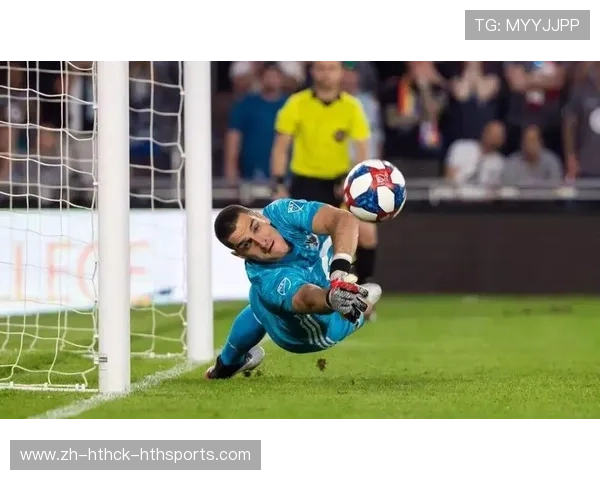足球比赛中的门将技术与扑救技巧分析